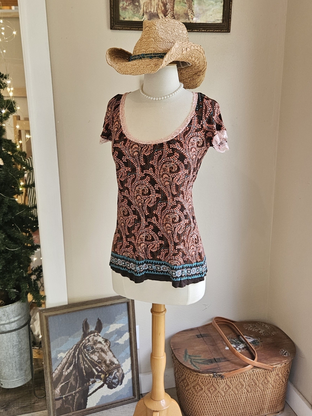Daytrip Pink Paisley And Lace Scoop Neck Short Sleeve Top